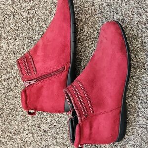 COMFORTVIEW Farren Red Suede Feel Zippered Ankle Boot sz 9.5 Women Never Worn